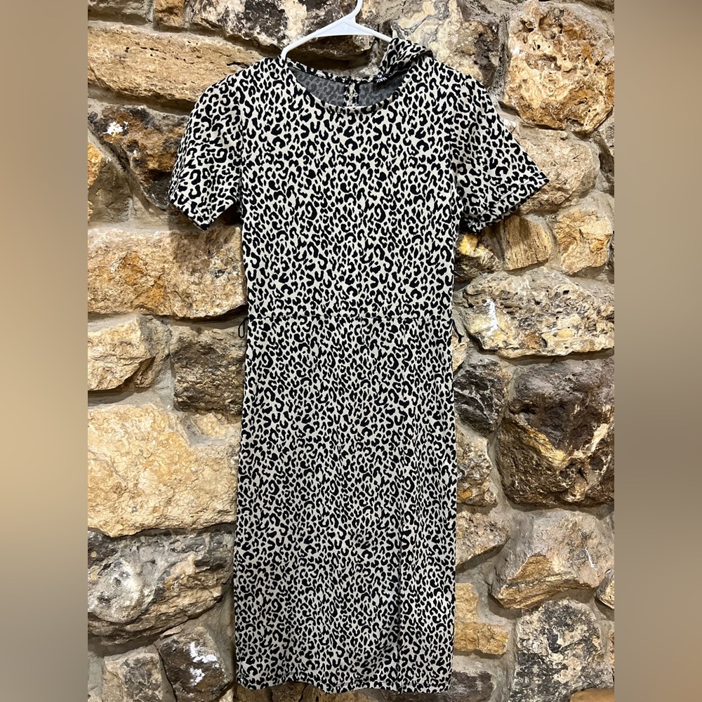 Beautiful black and cream print short sleeve dress from Zara.